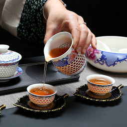 青花玲瓏，茶香滿室 推薦一套值得擁有的青花瓷蜂窩玲瓏茶具套裝